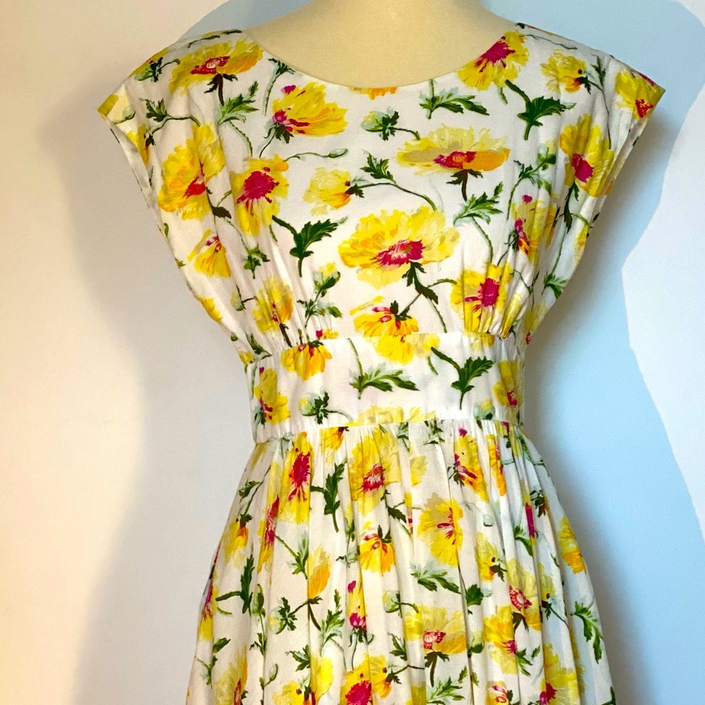 Floral knee-length dress with pockets